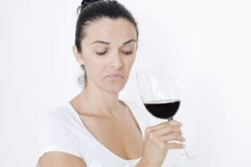 žena pití vína, jak přestat