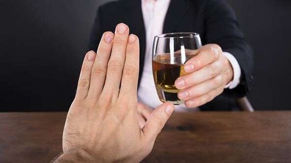 Skončit s alkoholem je správné rozhodnutí, které vám umožní začít život s čistým štítem. 