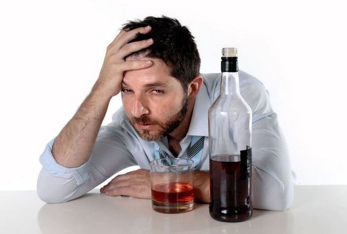 muž trpící alkoholismem a jak přestat pít