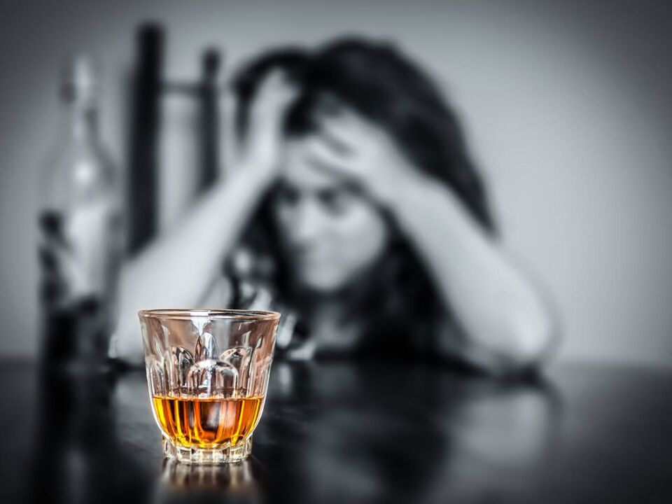 Neustálý stres tlačí ženu k pití alkoholu